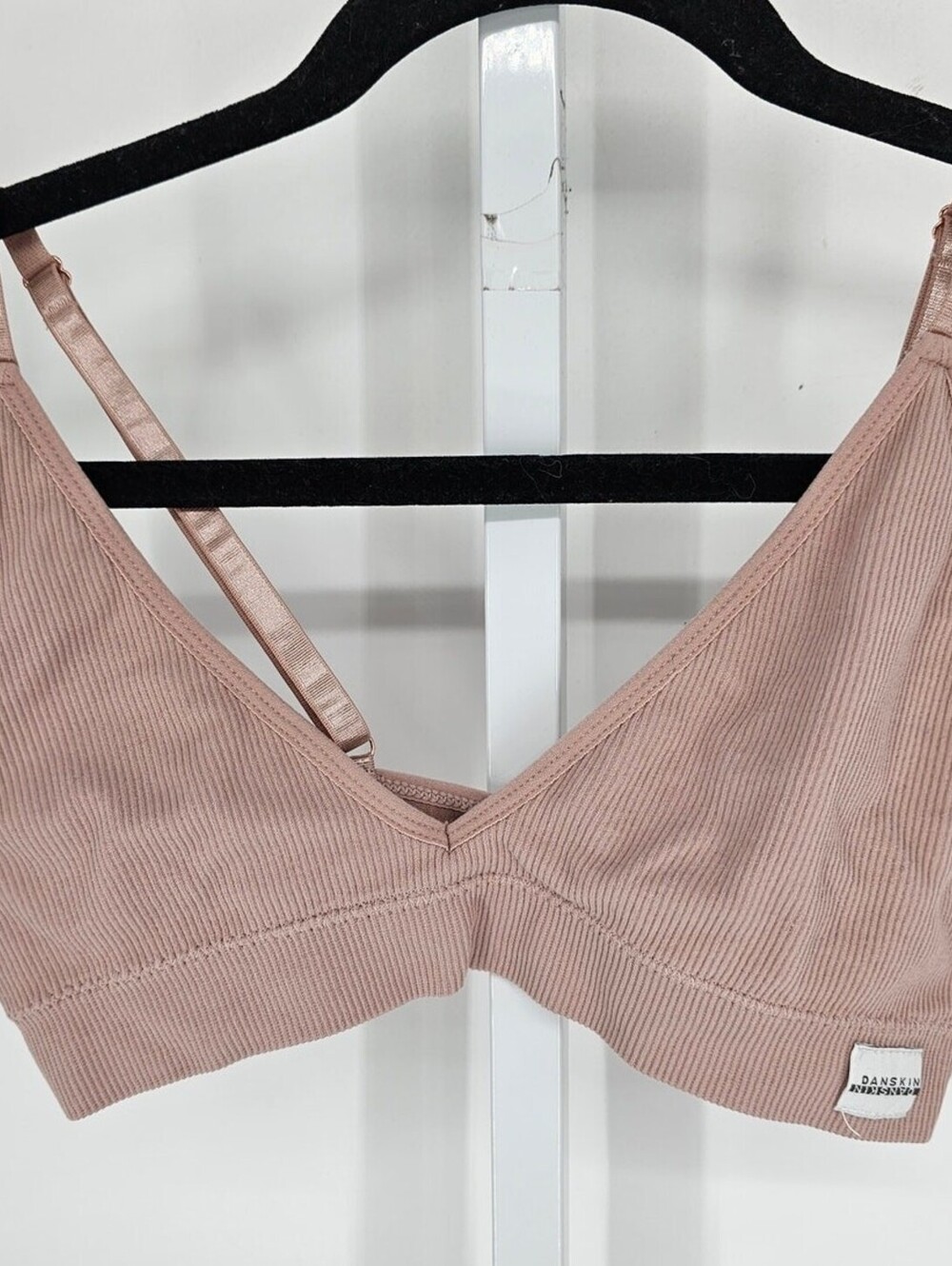 Danskin Intimates Womens Sz L V Neck Unlined Bra Light Blush Pink Ribbed